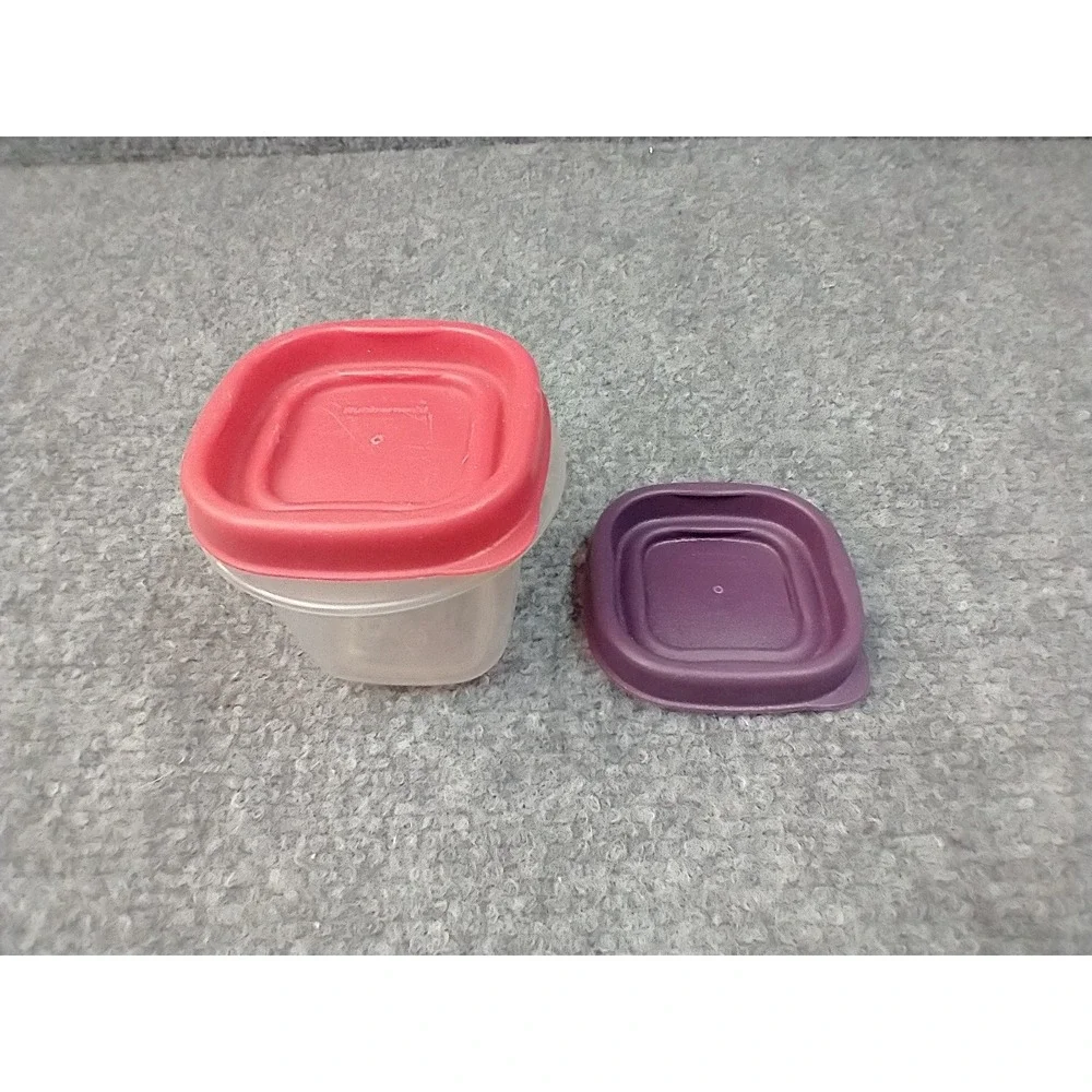Rubbermaid Easy Find 4oz Small Food Storage Container with Red and Purple Lids‎